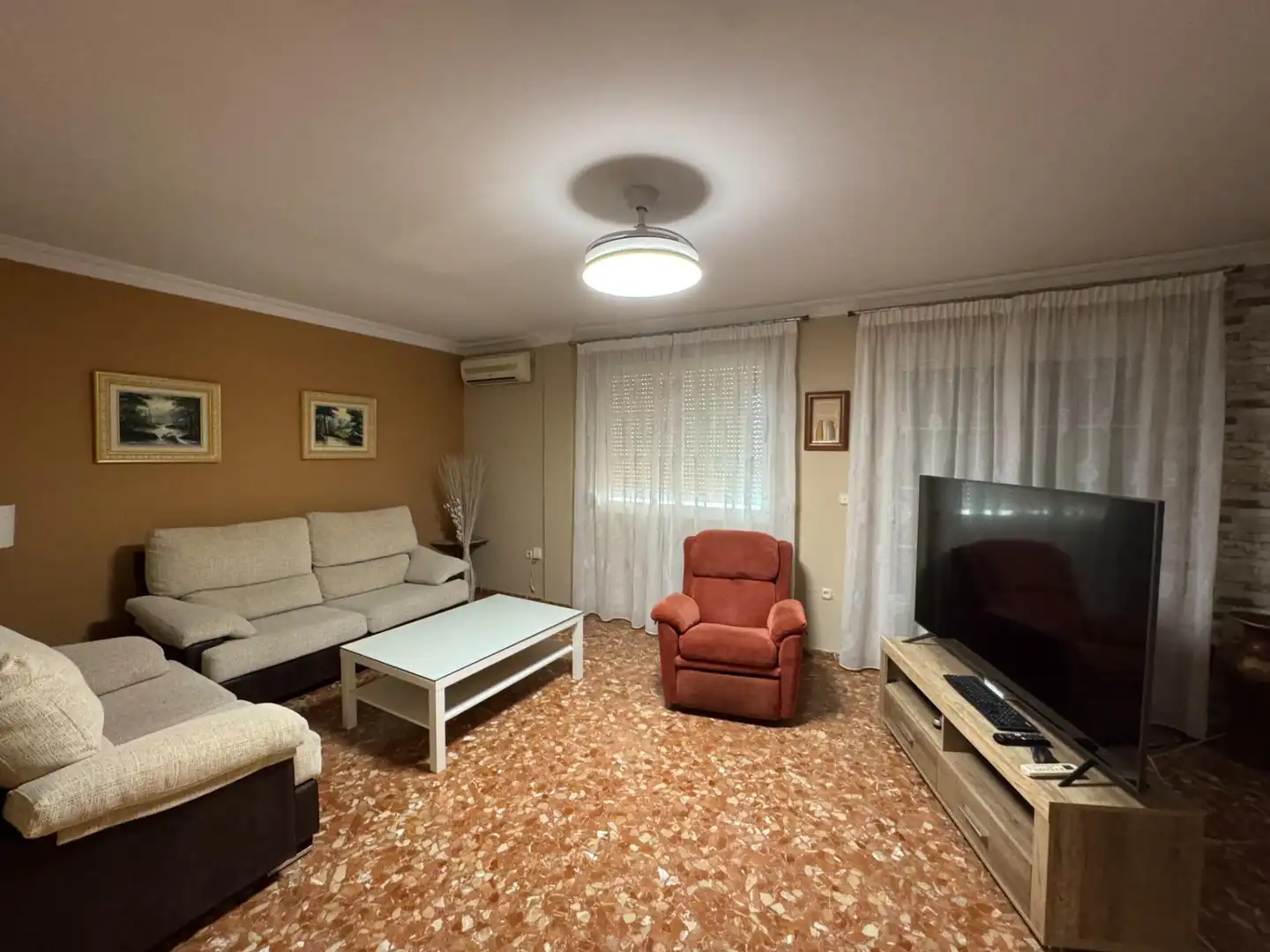 Sala de estar de Casa o chalet de alquiler en Churriana de la Vega con Terraza y Amueblado
