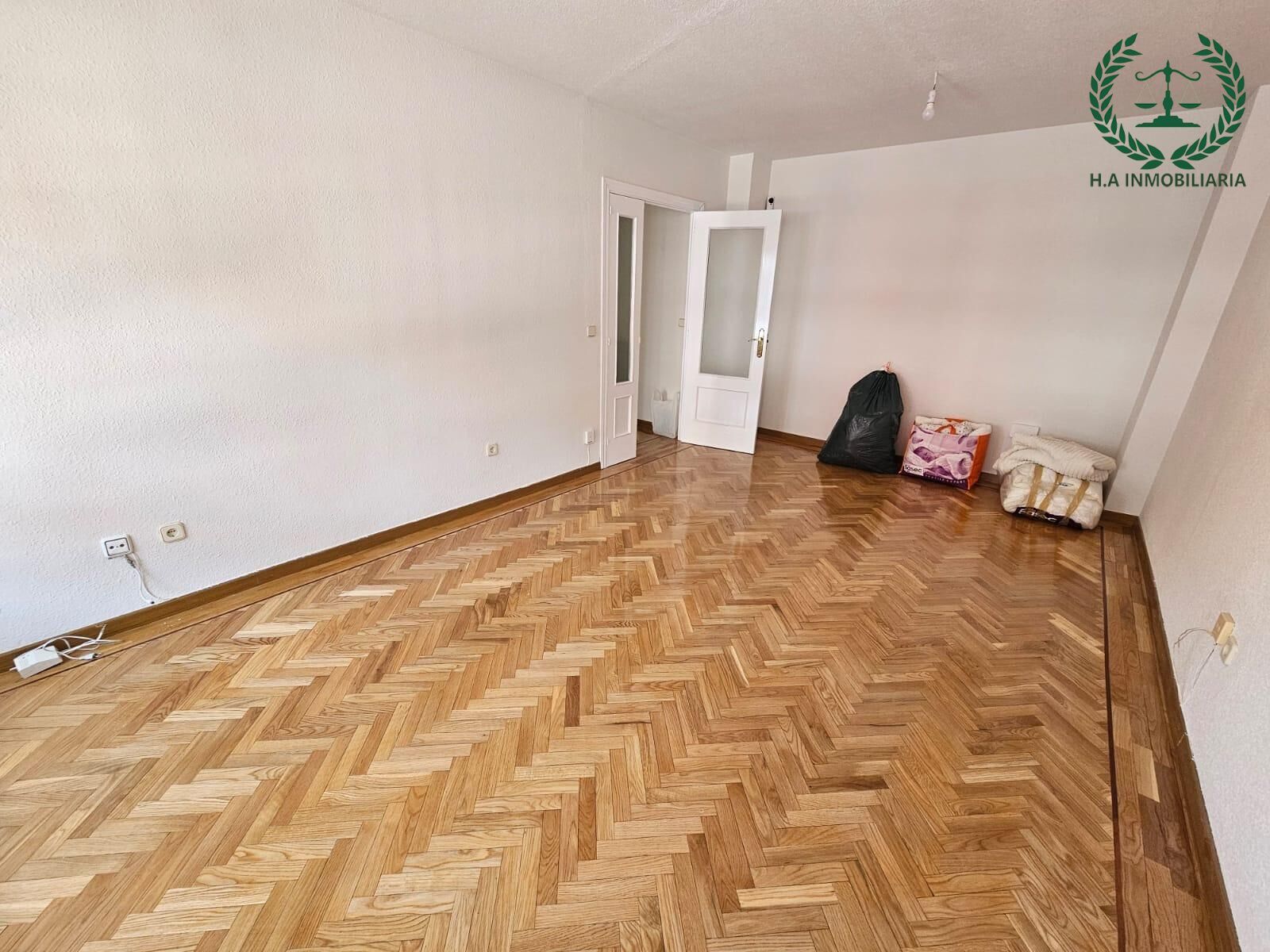 Sala d'estar de Pis en venda en San Agustín del Guadalix amb Calefacció i Parquet