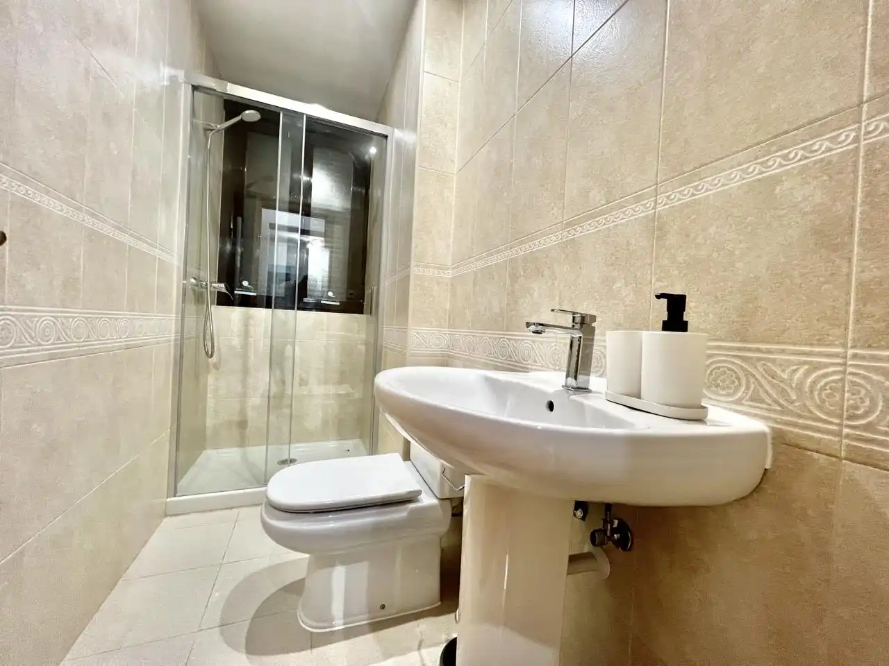 Bathroom of Ground floor for rent in Ávila  with Heating, Private garden and Terrace