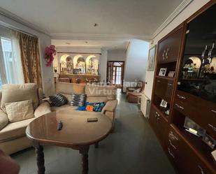 Sala d'estar de Casa o xalet en venda en Lucena amb Aire condicionat, Calefacció i Moblat