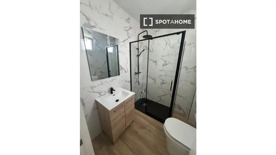Baño de Piso para compartir en Málaga con Aire acondicionado, Calefacción y Amueblado