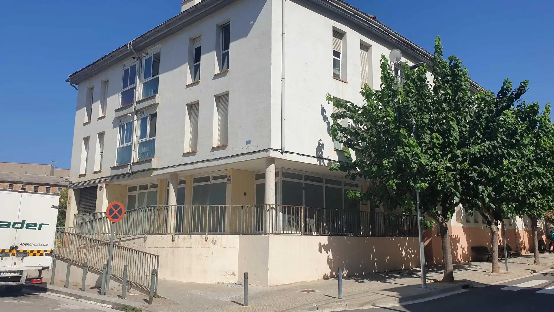 Local comercial en venta en C/ La Bauma, imagen 2