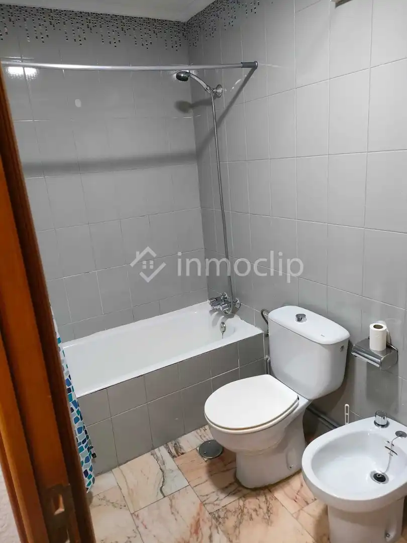 Baño de Apartamento de alquiler en Salamanca con Calefacción y Amueblado