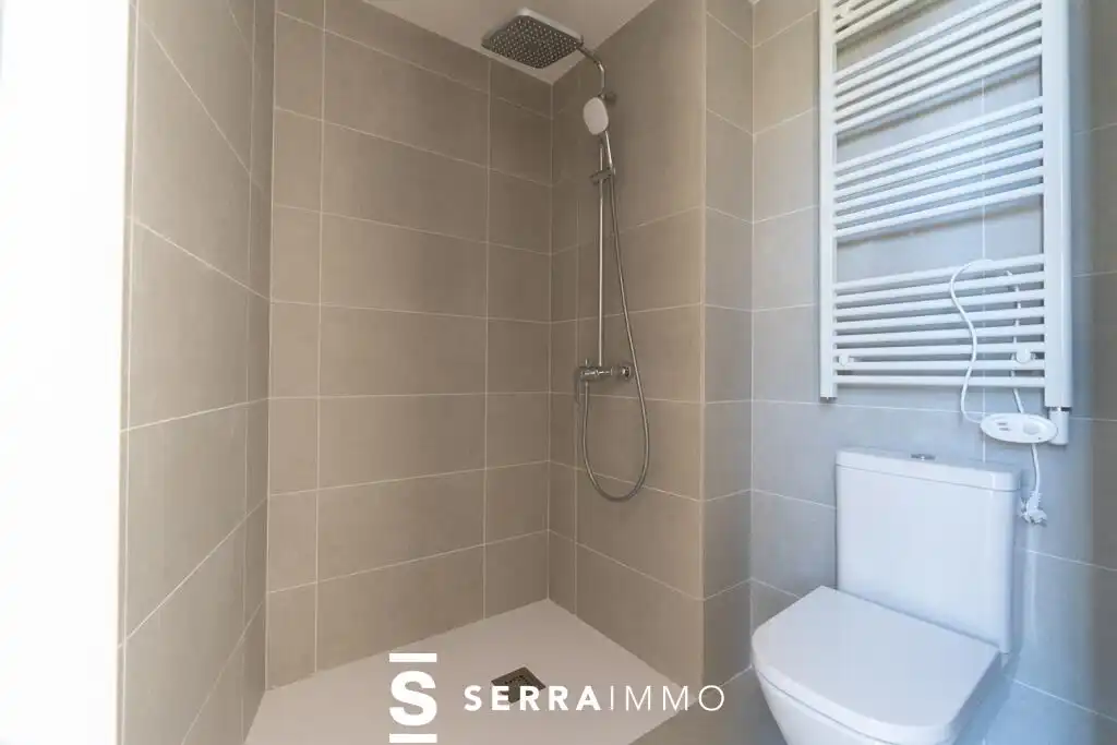 Baño de Ático en venta en Vilanova i la Geltrú con Aire acondicionado, Terraza y Balcón