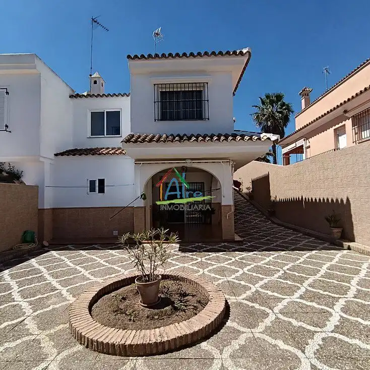 Vista exterior de Casa o xalet en venda en Almonte amb Terrassa