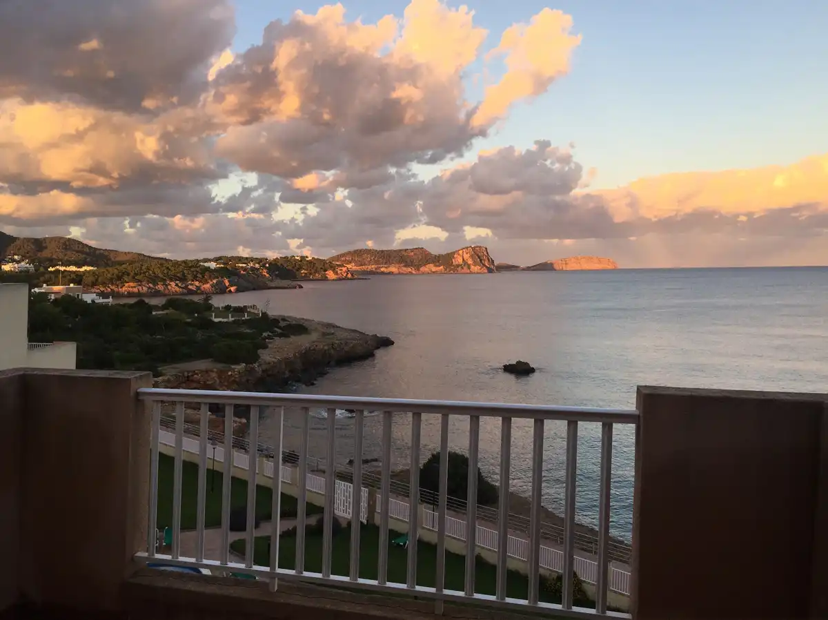 Vista exterior de Apartamento en venta en Santa Eulària des Riu con Aire acondicionado, Terraza y Amueblado