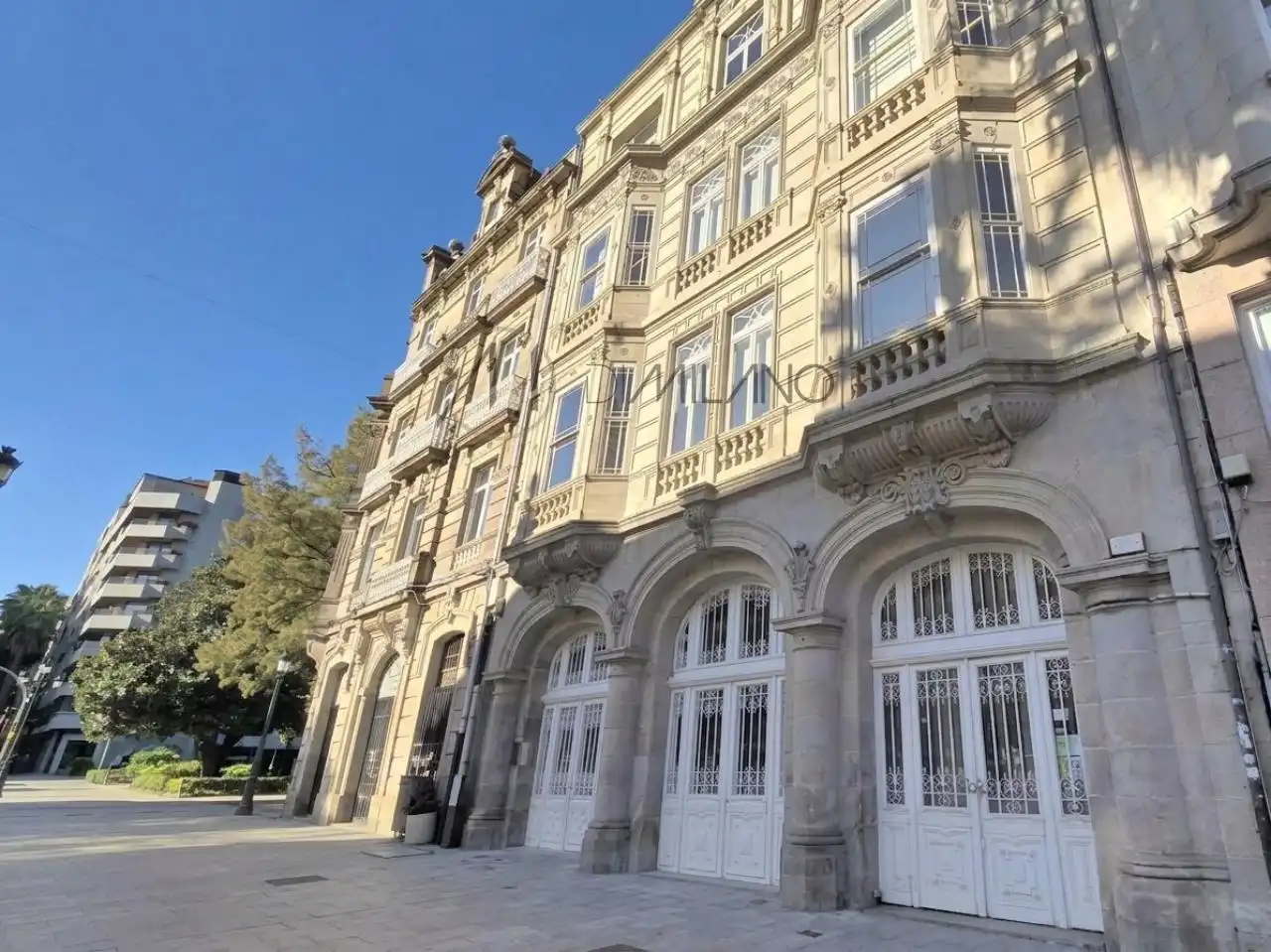 Außenansicht von Geschaftsraum zur Miete in Vigo  mit Klimaanlage