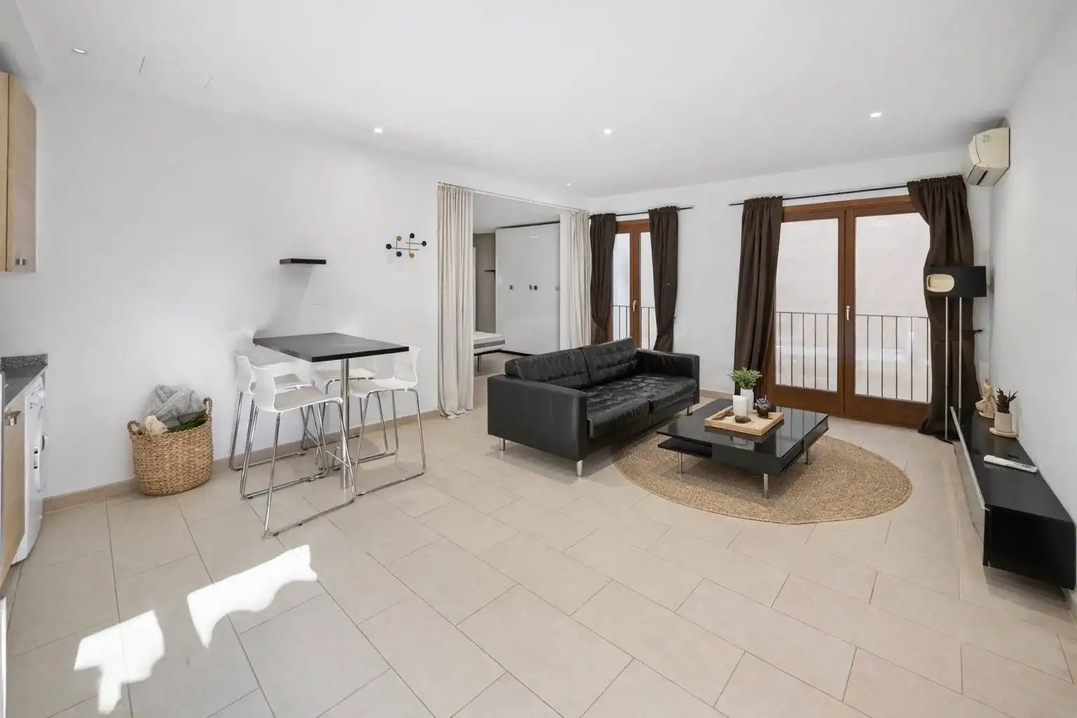 Sala d'estar de Estudi en venda en  Palma de Mallorca amb Aire condicionat, Moblat i Balcó