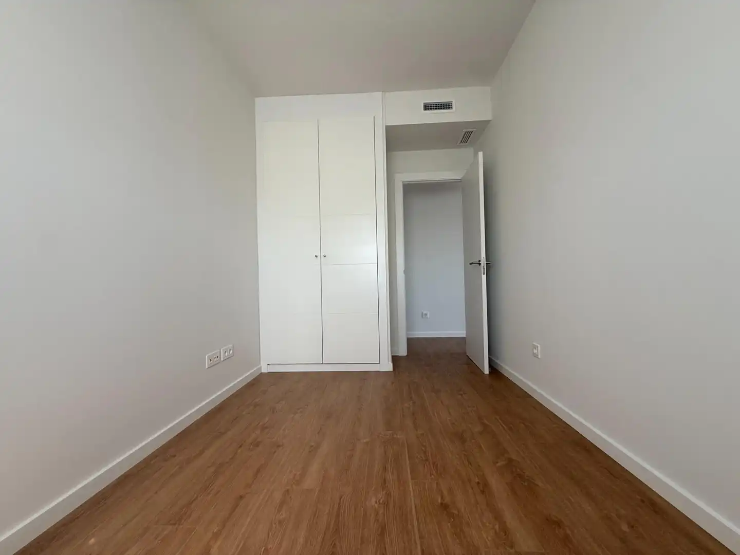 Schlafzimmer von Wohnung zur Miete in Sevilla mit Klimaanlage