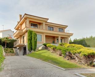 Vista exterior de Casa o xalet en venda en Cabrerizos amb Calefacció, Jardí privat i Parquet