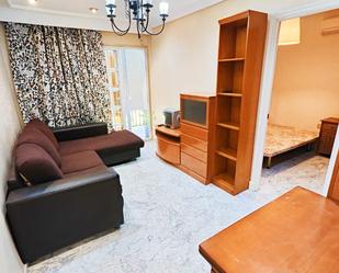 Living room of Flat for sale in  Sevilla Capital  with Air Conditioner, Terrace and Furnished