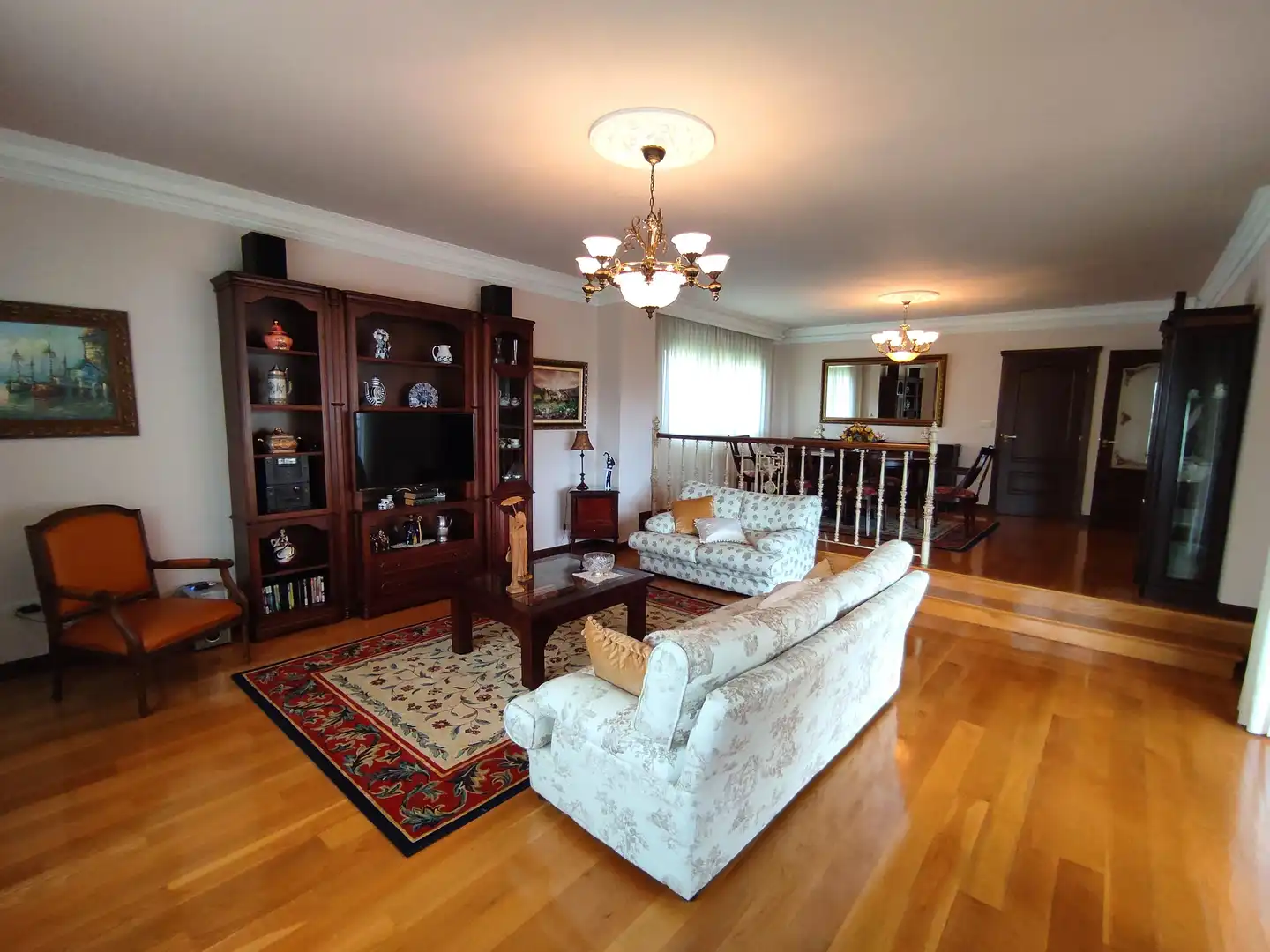 Sala d'estar de Casa o xalet en venda en Gondomar amb Jardí privat, Parquet i Terrassa