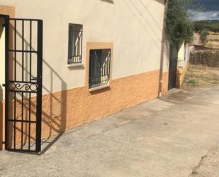 Vista exterior de Casa o xalet en venda en Aldeacentenera amb Jardí privat