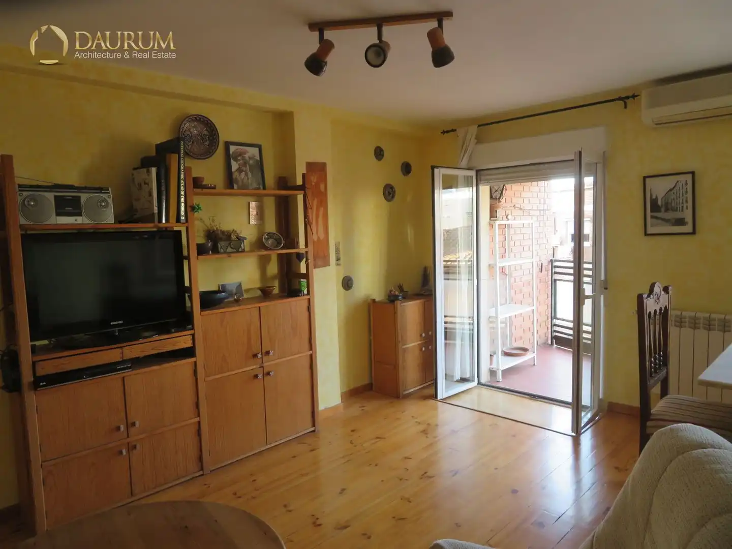 Living room of Flat for sale in Alcalá de Henares  with Air Conditioner, Heating and Terrace