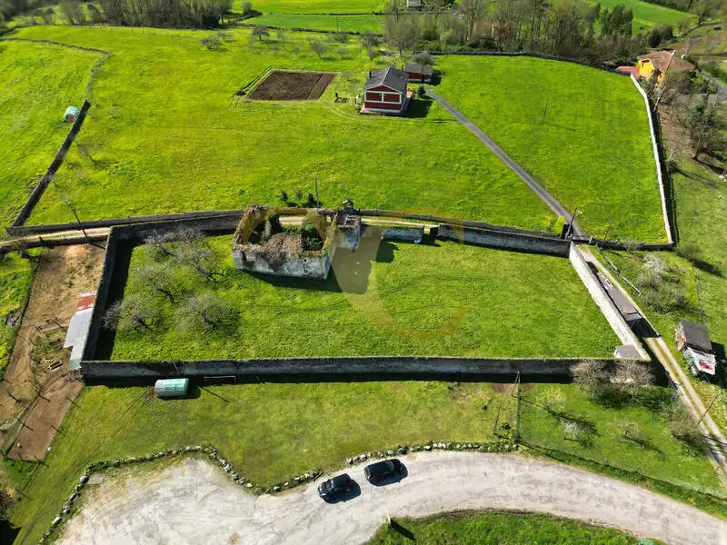 Vista exterior de Casa o chalet en venta en Las Regueras   con Jardín privado