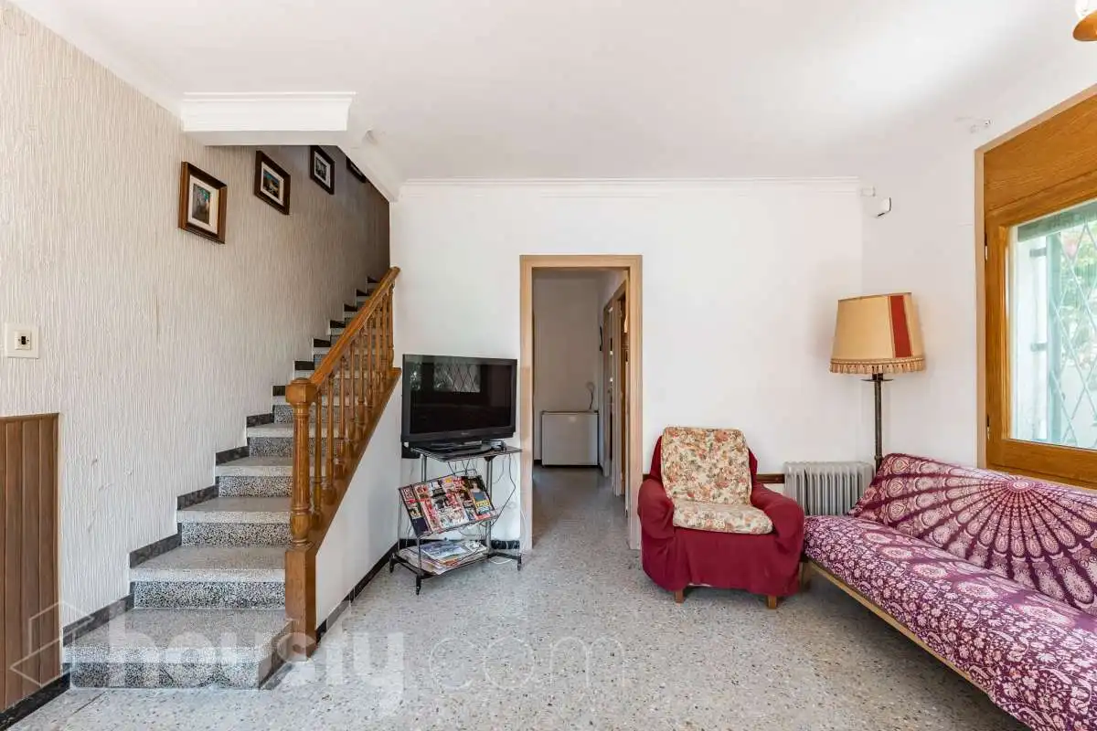 Sala d'estar de Casa o xalet en venda en Castelldefels amb Jardí privat, Terrassa i Traster