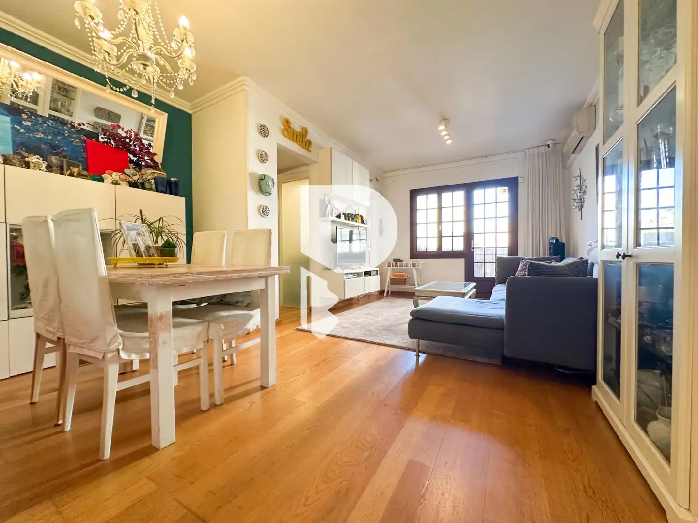 Living room of Flat for sale in Cornellà de Llobregat  with Air Conditioner, Heating and Parquet flooring