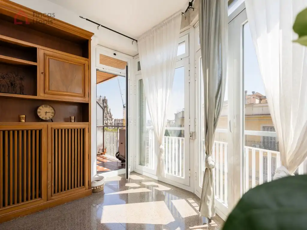Terraza de Piso en venta en Barcelona con Balcón