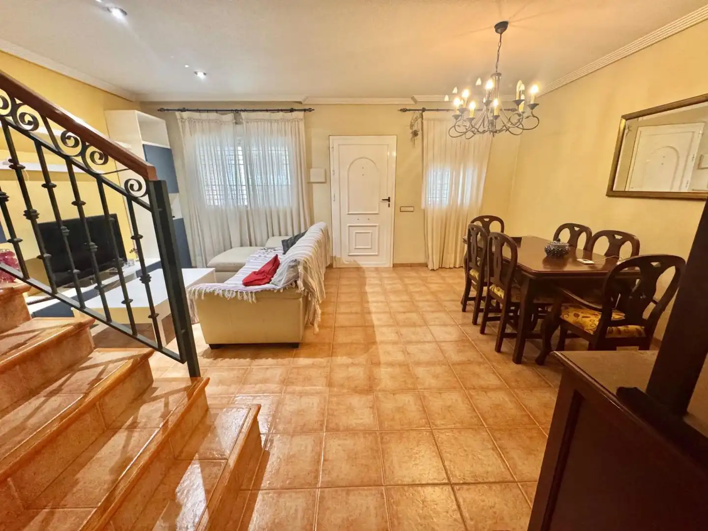 Sala de estar de Casa adosada en venta en Orihuela con Calefacción, Terraza y Trastero
