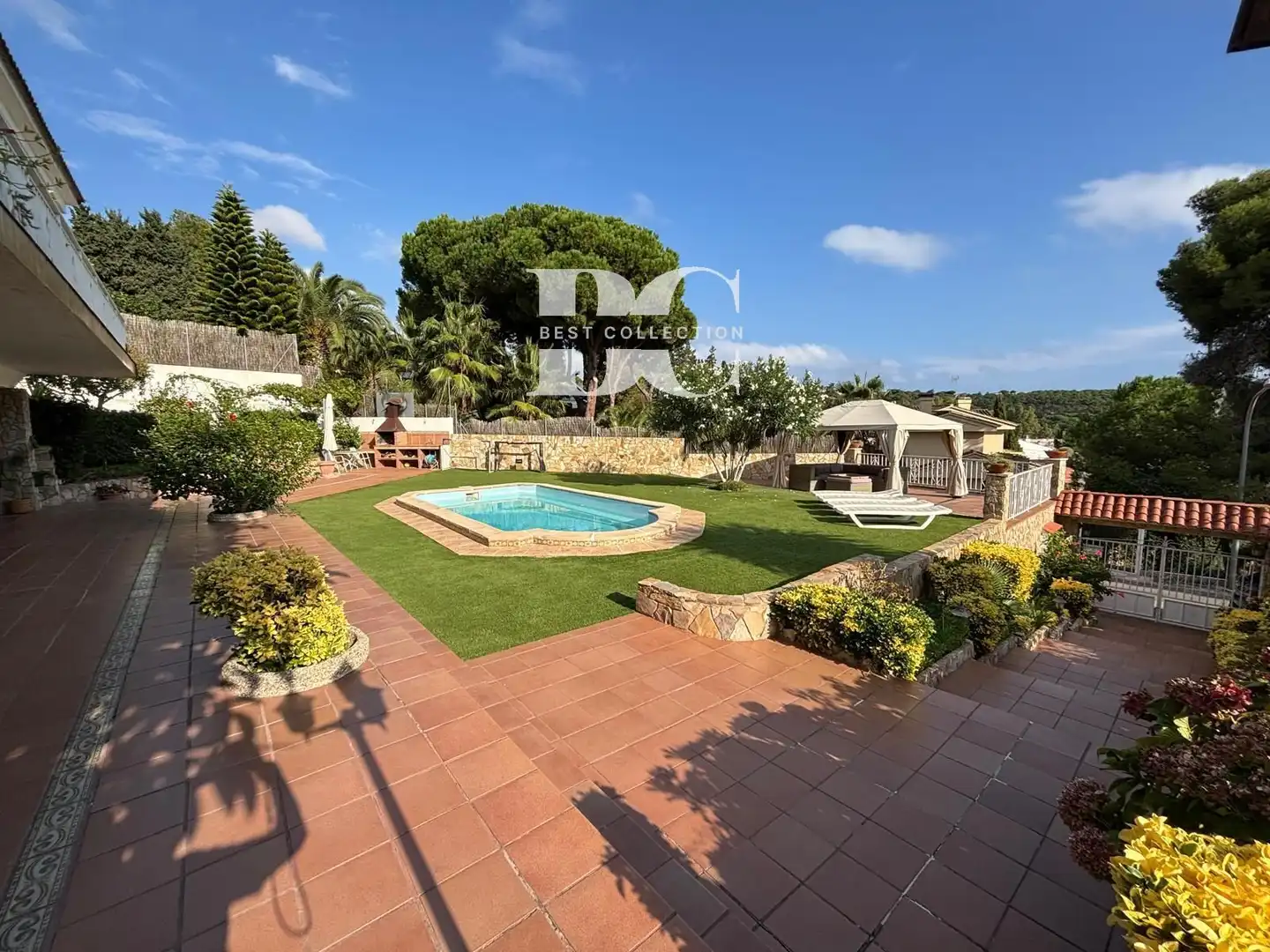 Vista exterior de Casa o xalet en venda en Lloret de Mar amb Calefacció, Terrassa i Traster