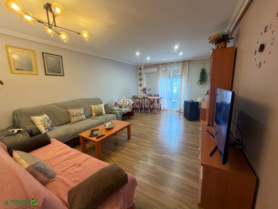 Sala de estar de Piso en venta en Yepes con Aire acondicionado, Parquet y Terraza