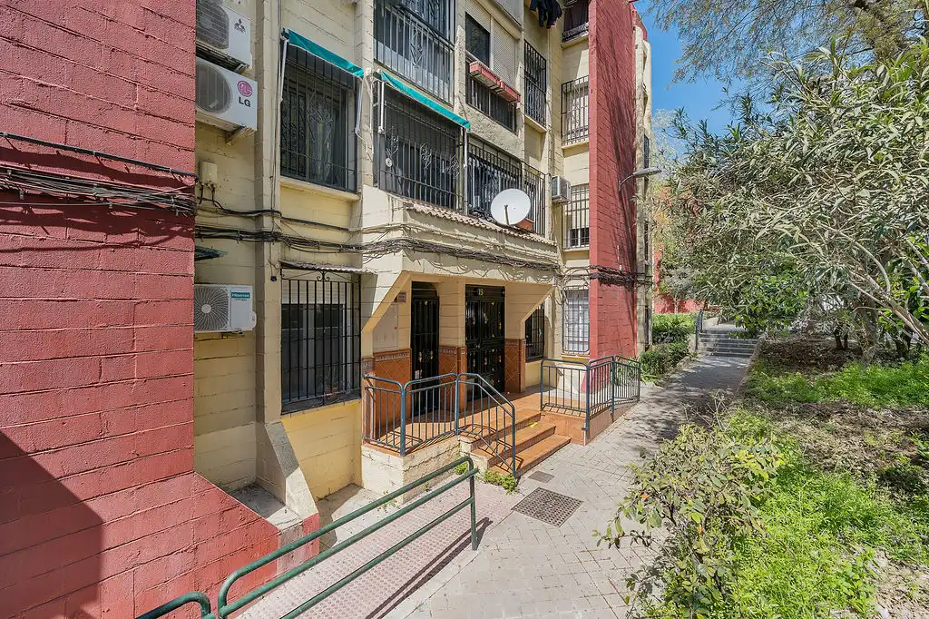 Vista exterior de Piso en venta en Granada