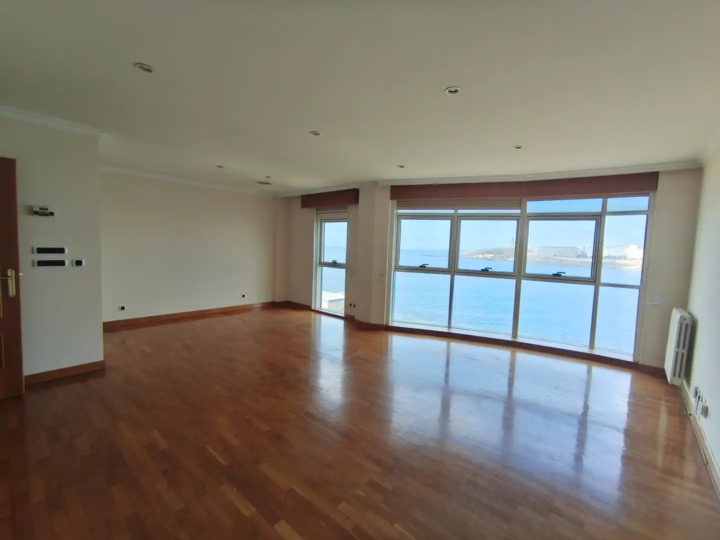 Wohnzimmer von Wohnung zur Miete in A Coruña Capital  mit Heizung, Parkett und Ofen
