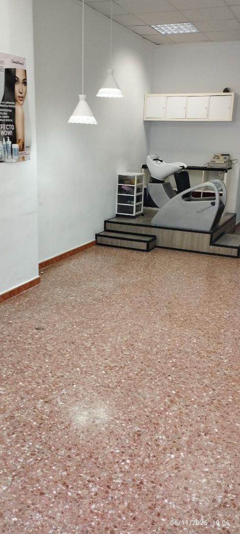 Premises for sale in  Valencia Capital  with Air Conditioner