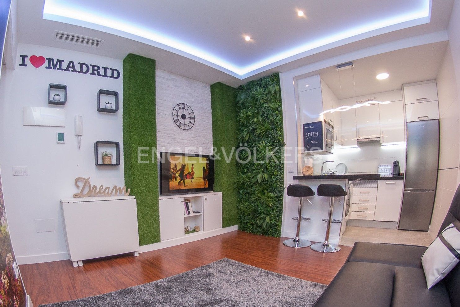 Sala d'estar de Apartament de lloguer en  Madrid Capital amb Aire condicionat, Calefacció i Moblat