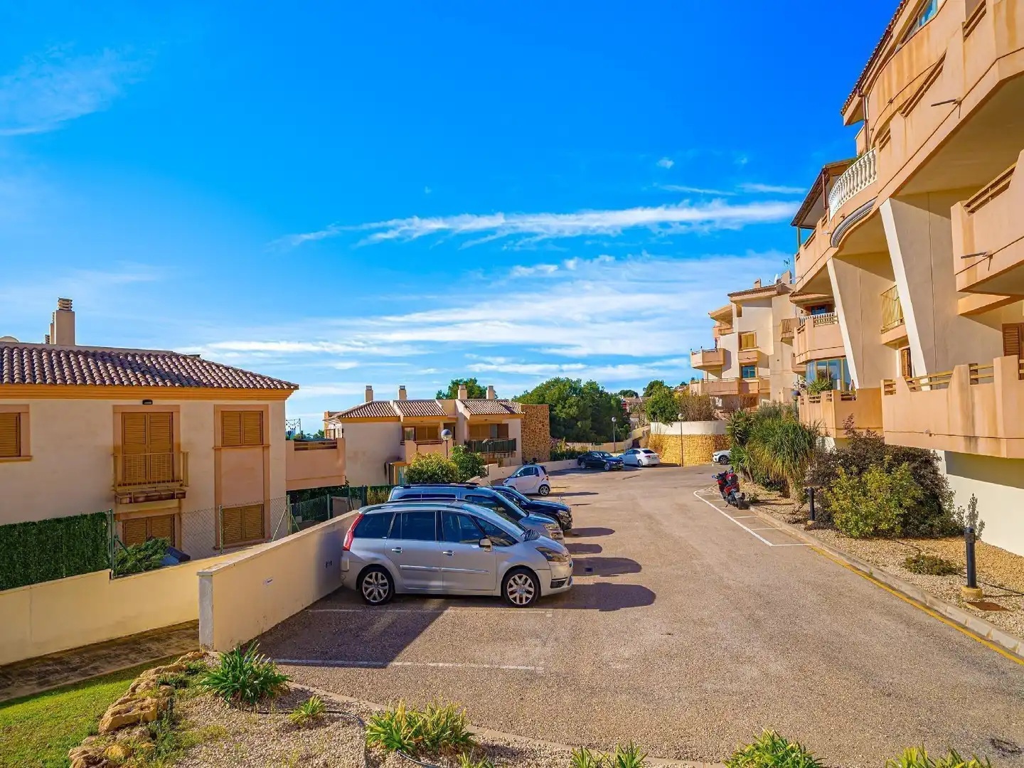 Aparcament de Pis en venda en Finestrat amb Terrassa i Piscina comunitària