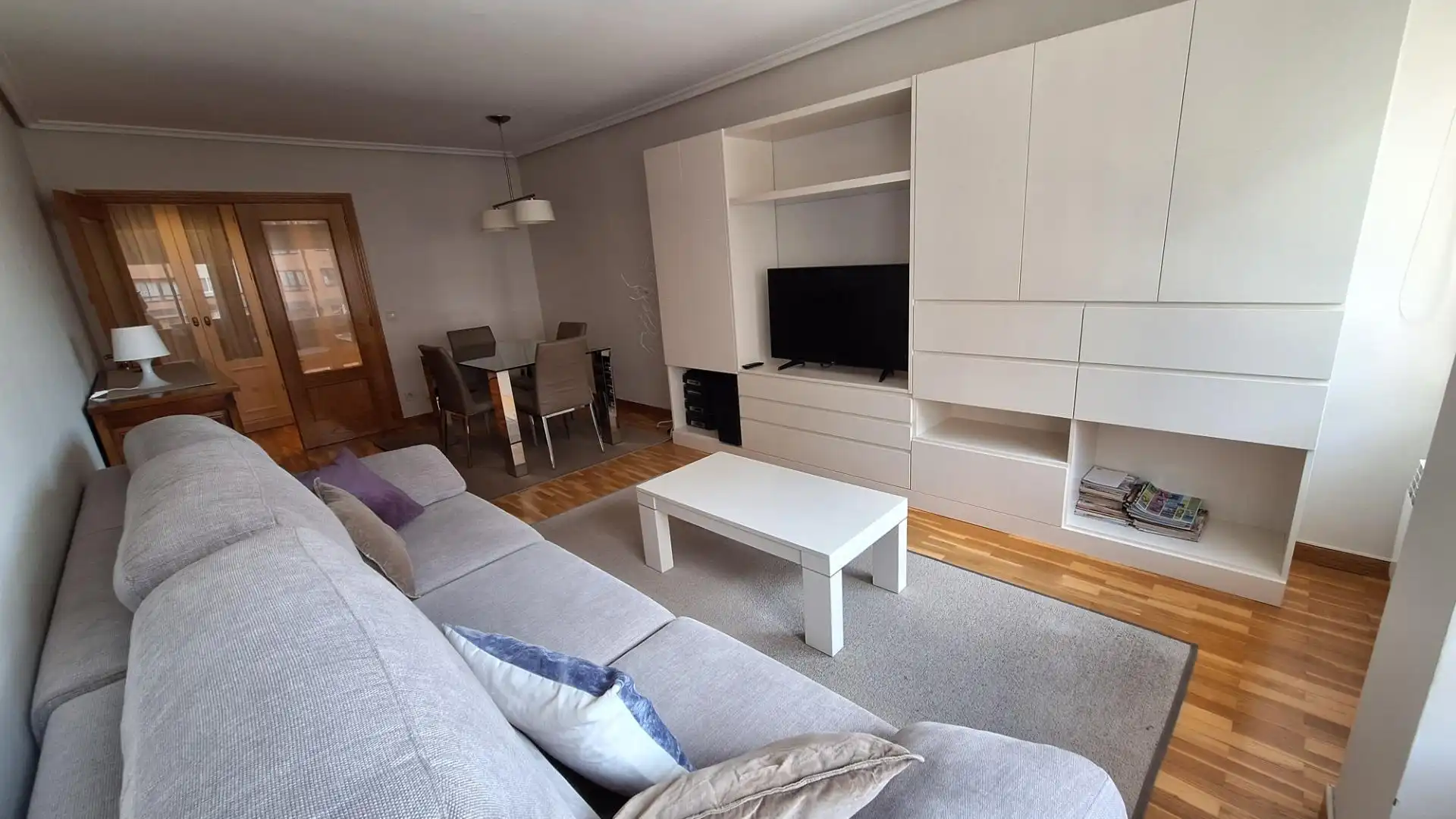 Sala d'estar de Pis de lloguer en Burgos Capital amb Calefacció, Terrassa i Moblat