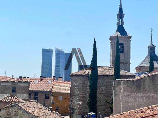 Piso en Venta en Calle TARDAJOS en Tres Olivos - Valverde