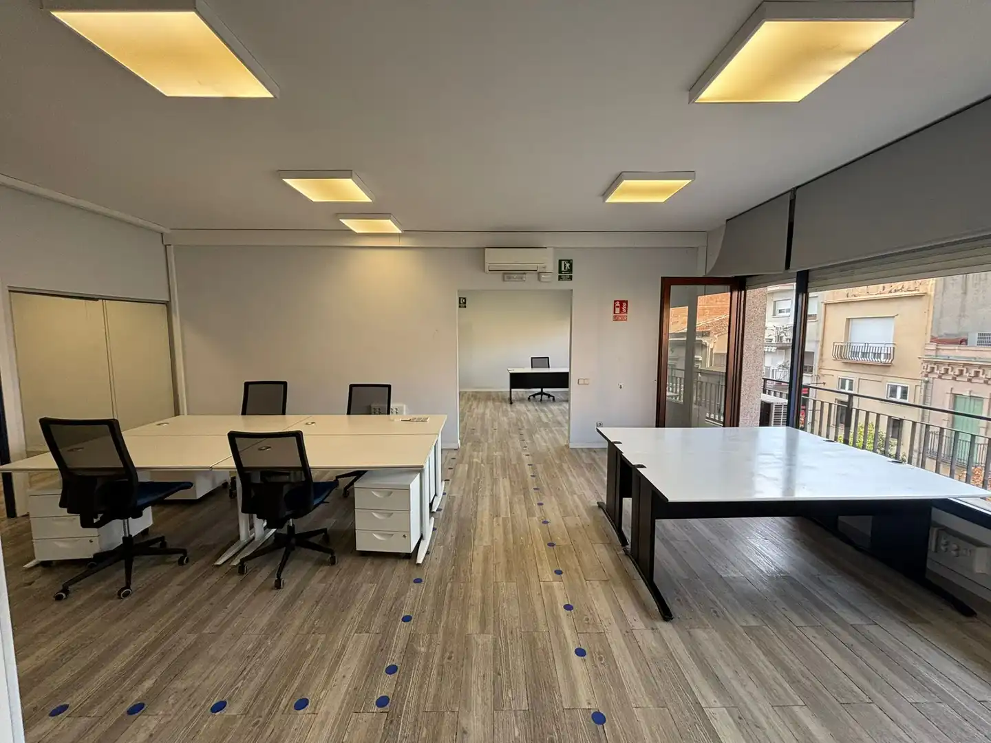 Oficina amb terrassa de lloguer a Carrer Anselm Clavé 69