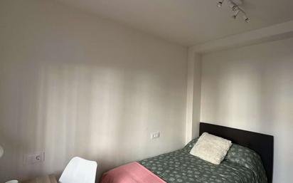 Bedroom of Flat to share in  Sevilla Capital  with Air Conditioner and Terrace