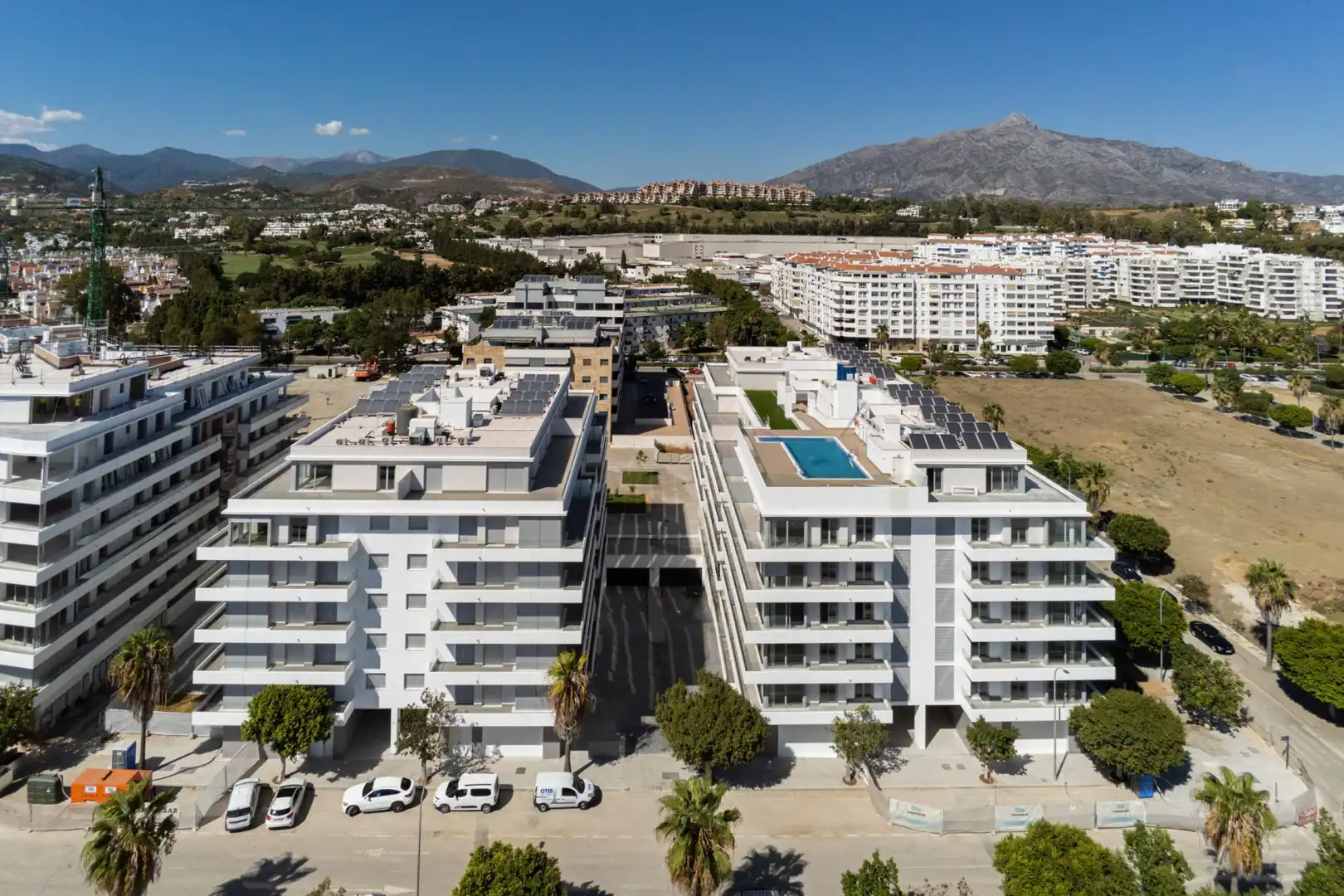 Außenansicht von Wohnungen zur Miete in Marbella mit Klimaanlage, Terrasse und Schwimmbad