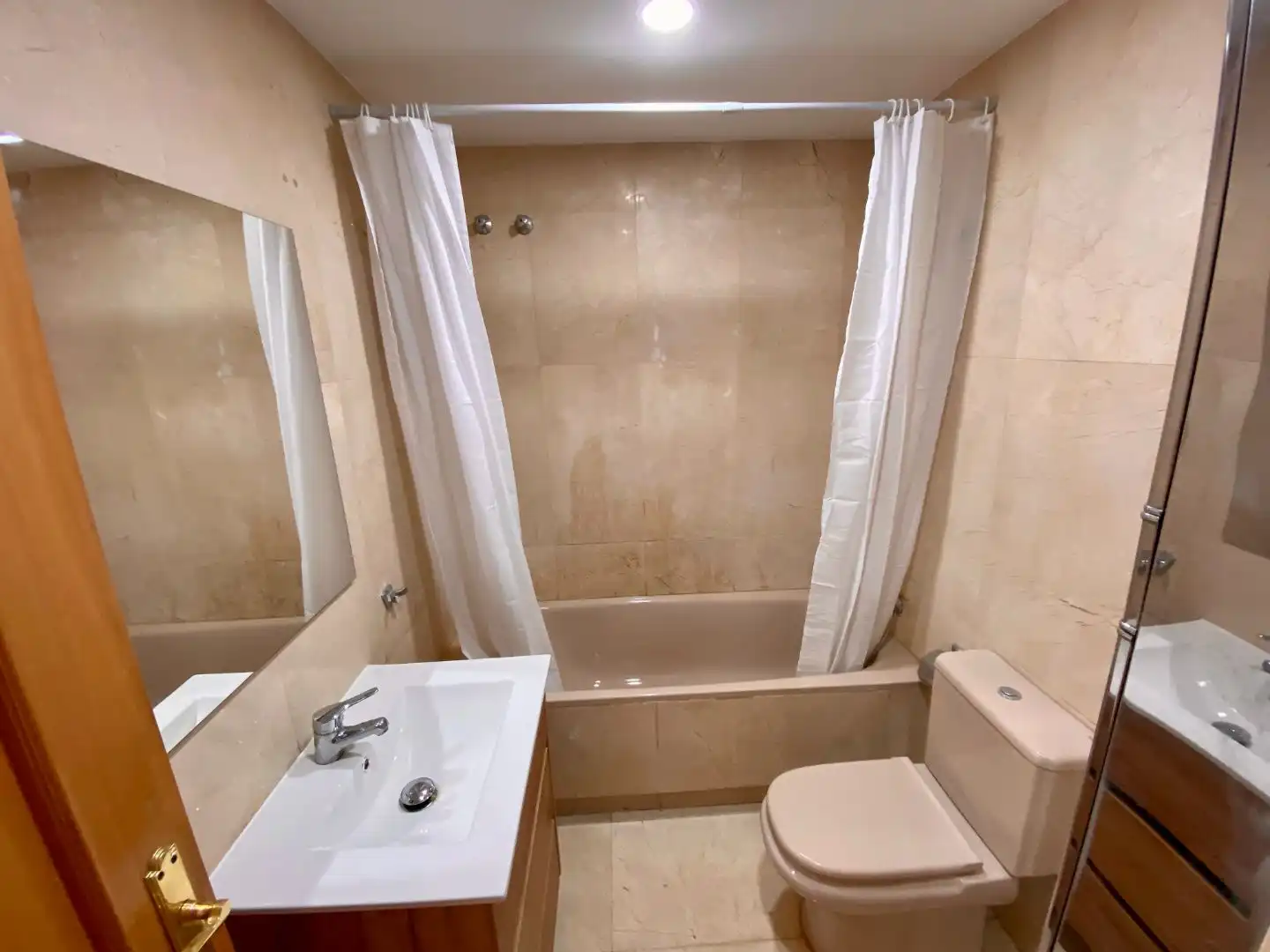 Badezimmer von Wohnung zum Verkauf in  Madrid Capital mit Klimaanlage