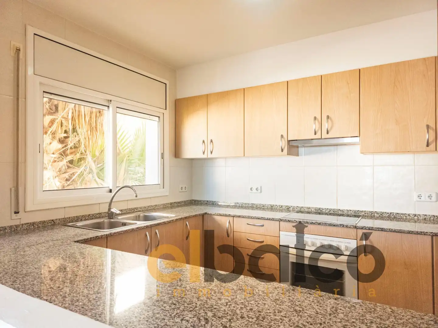 Cuina de Casa adosada en venda en Calafell amb Calefacció, Jardí privat i Parquet