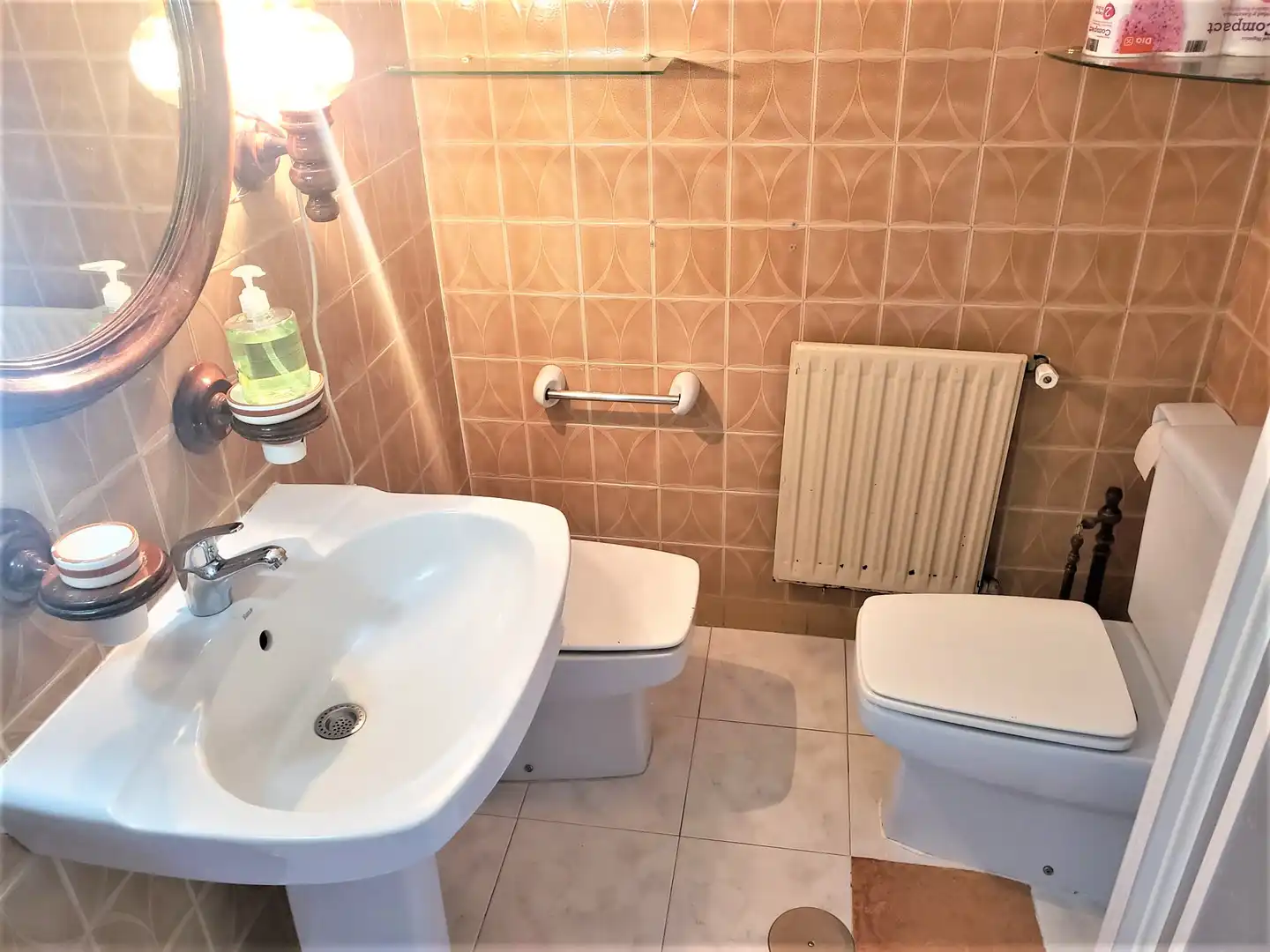 Baño de Piso de alquiler en Cáceres con Calefacción, Terraza y Amueblado