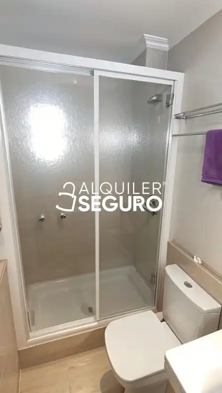 Bany de Pis de lloguer en Madrid amb Aire condicionat