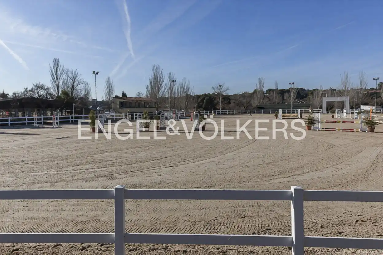 Vista exterior de Casa adosada en venda en Ciudalcampo amb Aire condicionat, Calefacció i Jardí privat