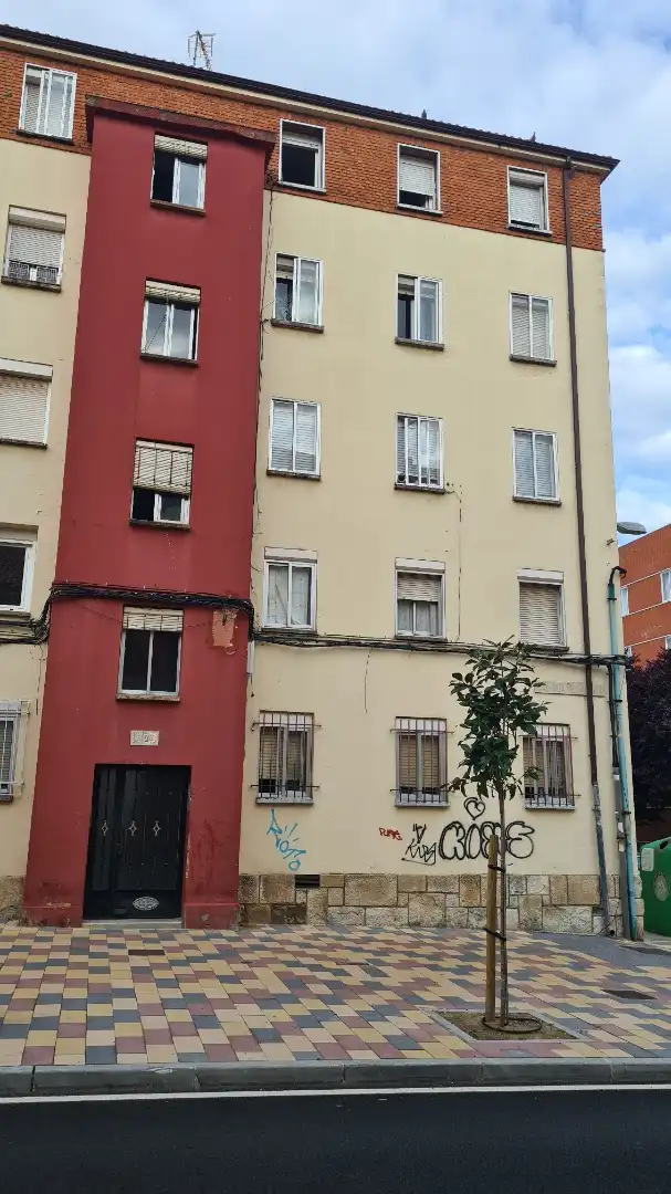 Vista exterior de Pis en venda en Zamora Capital  amb Calefacció, Terrassa i Moblat