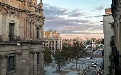 Vista exterior de Pis de lloguer en  Barcelona Capital amb Terrassa i Balcó