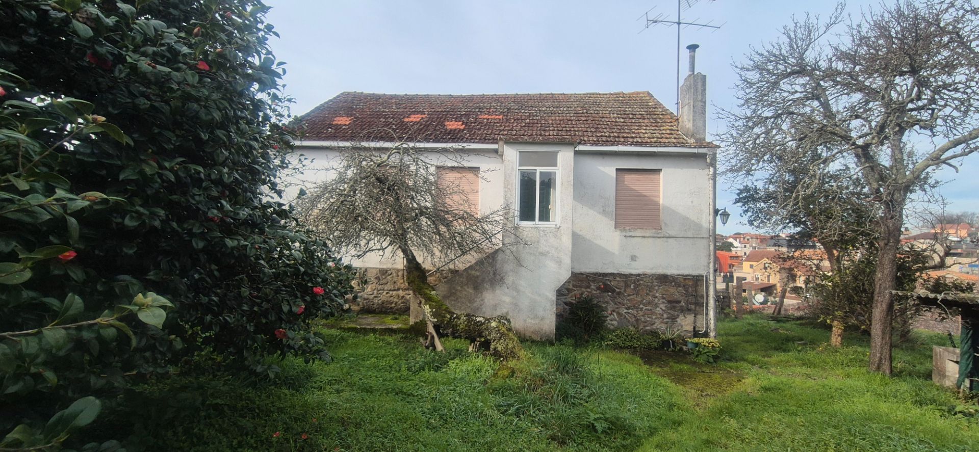 Vista exterior de Finca rústica en venda en Vigo  amb Jardí privat