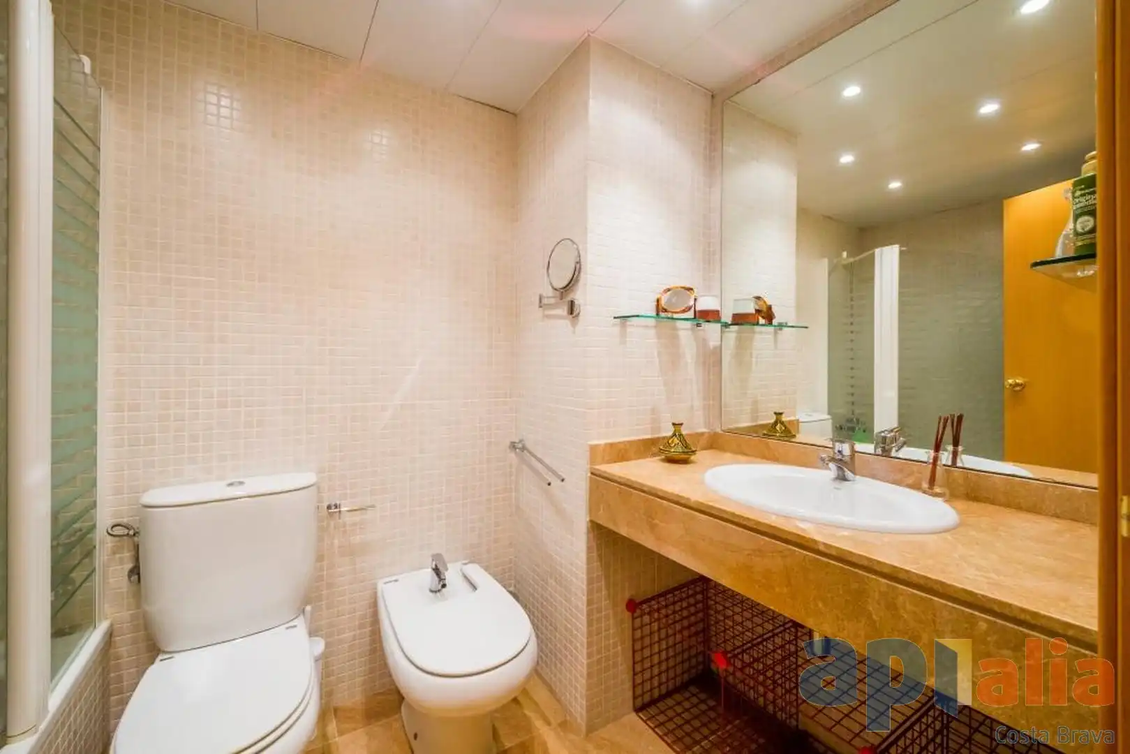 Bathroom of Ground floor for sale in Castell d'Aro, Platja d'Aro i s'Agaró  with Heating, Private garden and Storage room