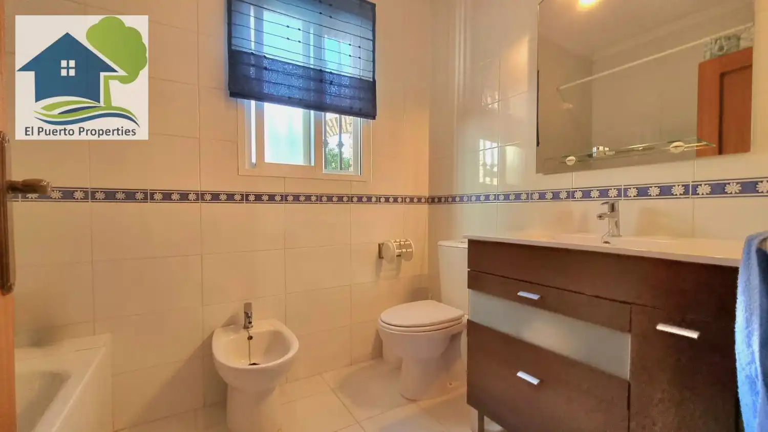 Bany de Casa o xalet en venda en El Puerto de Santa María amb Aire condicionat, Jardí privat i Traster