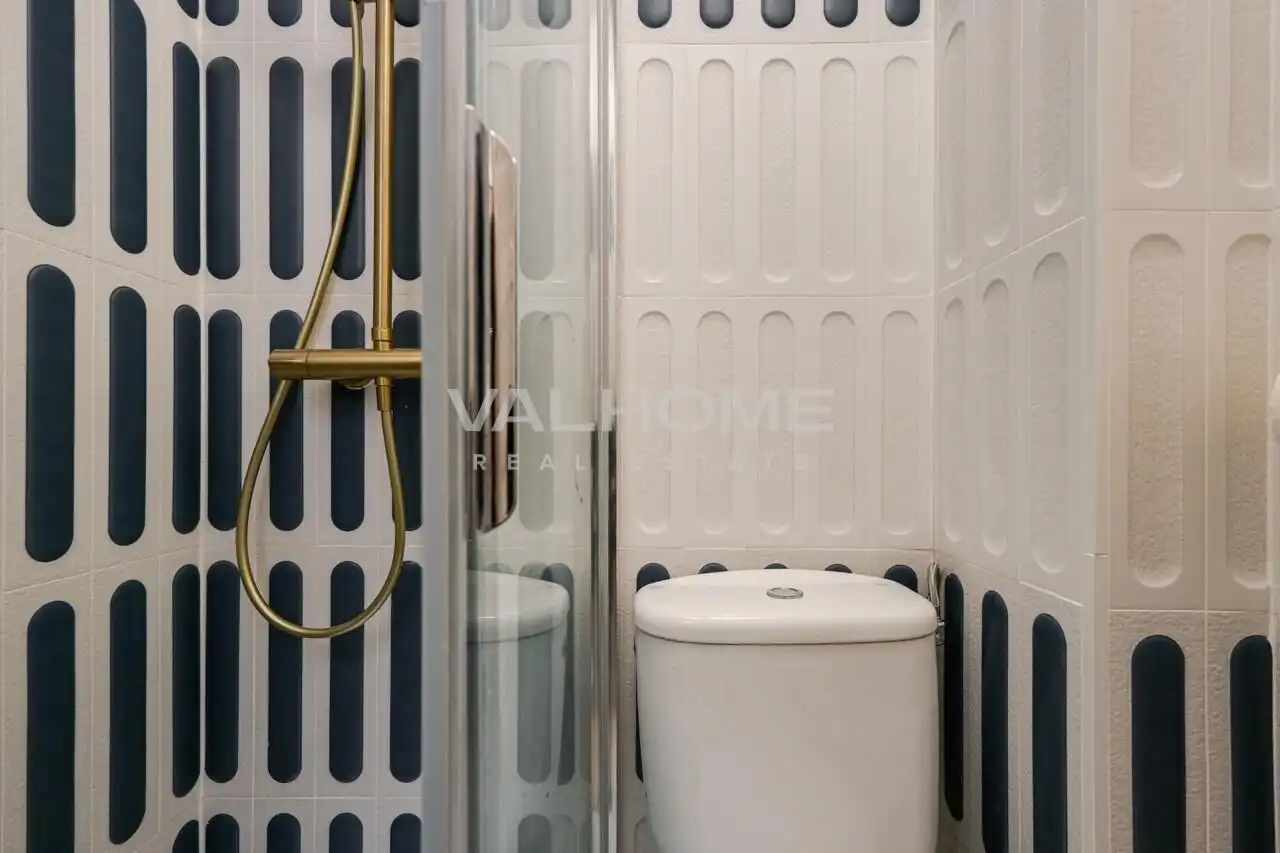 Badezimmer von Wohnungen zum Verkauf in Barcelona mit Klimaanlage, Heizung und Balkon