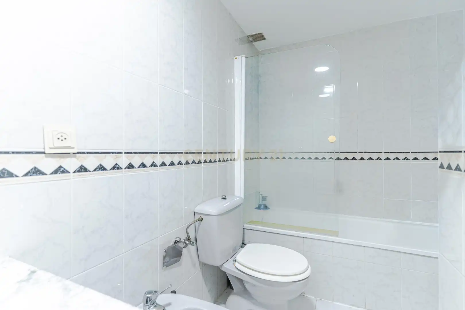 Baño de Apartamento en venta en Granada con Aire acondicionado