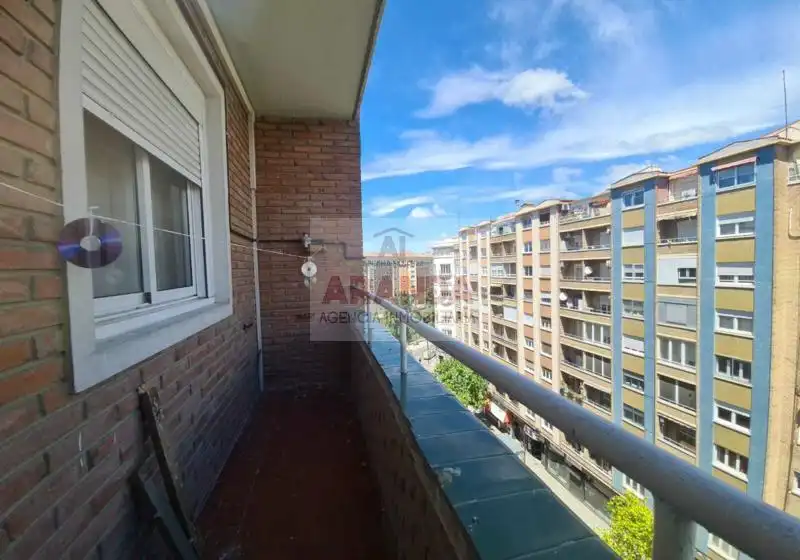 Vista exterior de Piso en venta en Zaragoza con Calefacción y Terraza