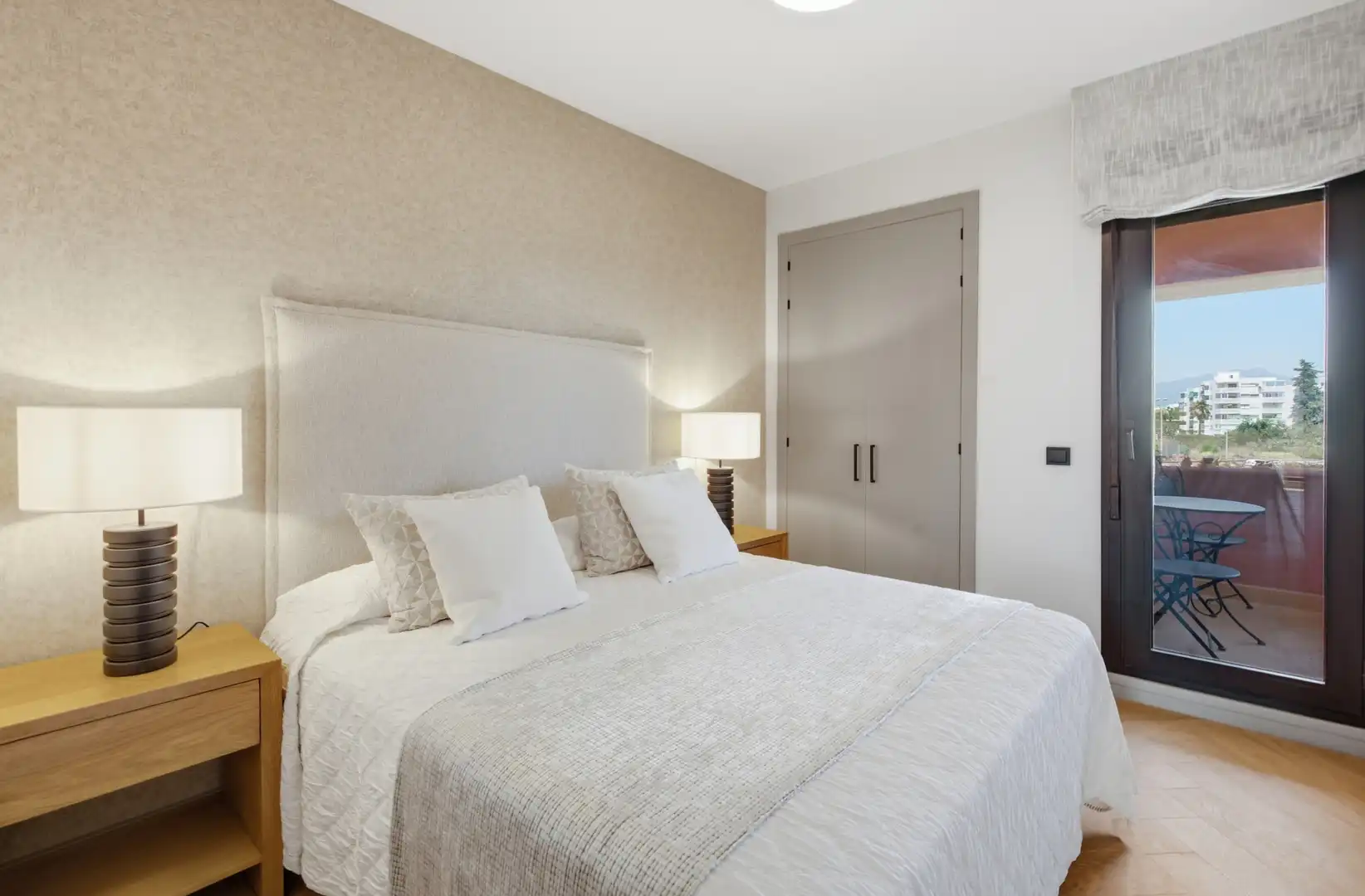 Habitación de Ático en venta en Estepona con Terraza, Piscina y Piscina comunitaria