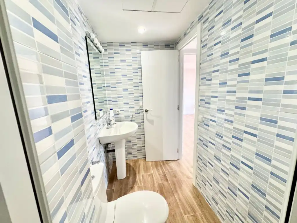 Badezimmer von Wohnung zur Miete in Córdoba mit Terrasse